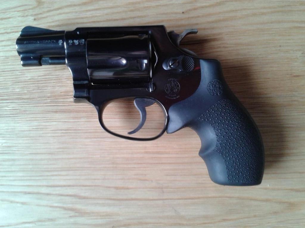 Revolver s pažbičkou Hogue 61000