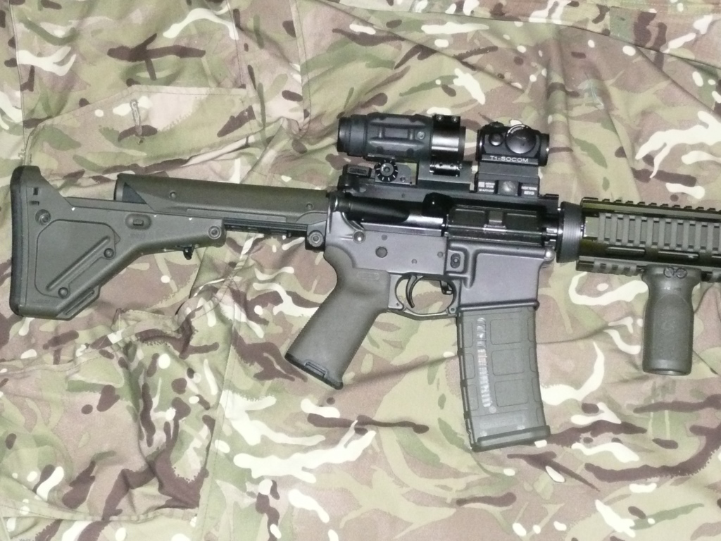 Colt AR 15 - detail pažba Magpul UBR